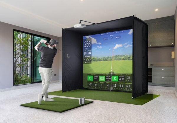 Golf simulator slagkooi opstelling in huis